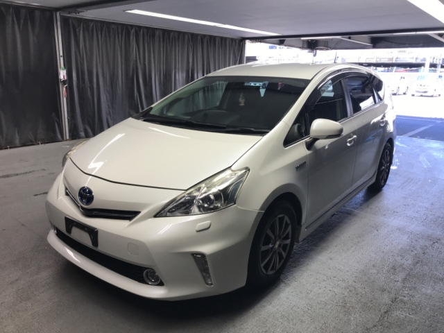 TOYOTA PRIUS ALPHA 2011