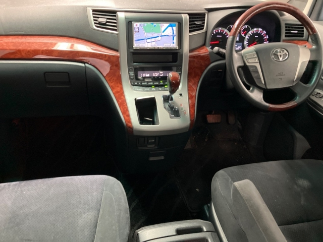 TOYOTA VELLFIRE 2010