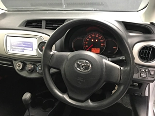 TOYOTA VITZ 2014