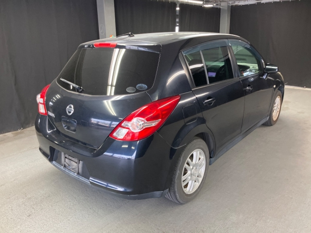 NISSAN TIIDA 2010