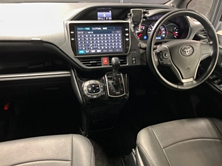 TOYOTA VOXY 2017