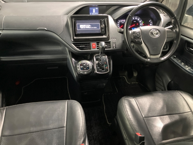 TOYOTA VOXY 2017