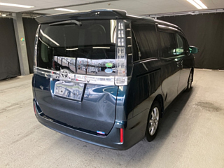 TOYOTA VOXY 2014