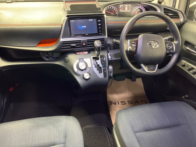 TOYOTA SIENTA 2017