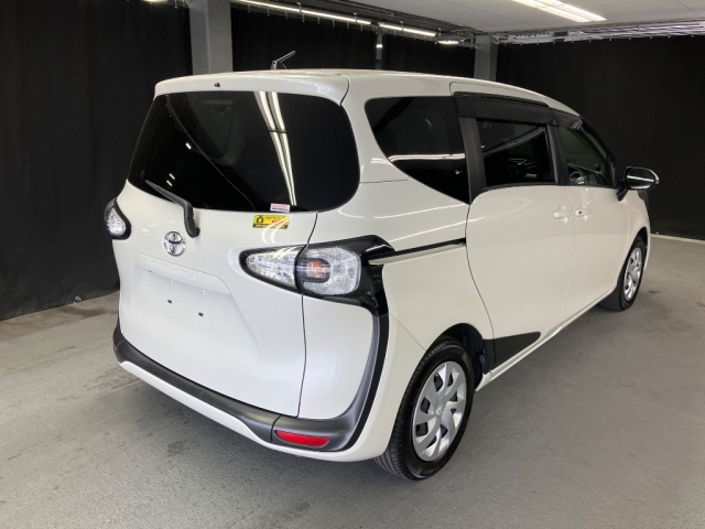 TOYOTA SIENTA 2017