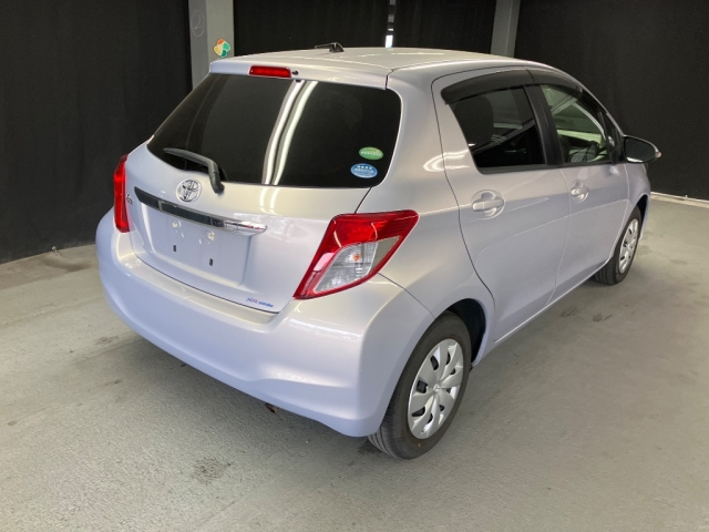 TOYOTA VITZ 2012