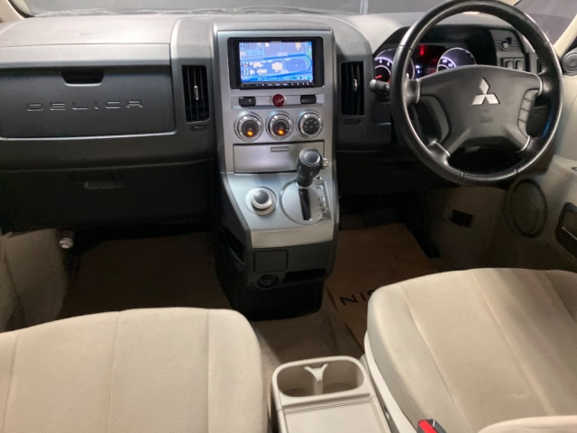 MITSUBISHI DELICA D5 2013