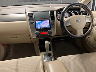 NISSAN TIIDA 2011