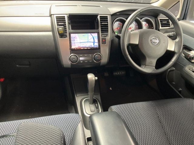 NISSAN TIIDA 2012