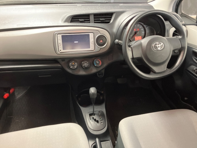 TOYOTA VITZ 2012