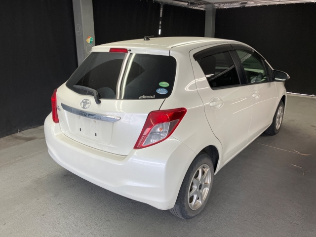 TOYOTA VITZ 2012