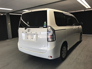 TOYOTA VOXY 2013