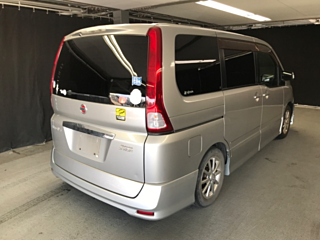 NISSAN SERENA 2010