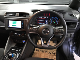 NISSAN LEAF 2021