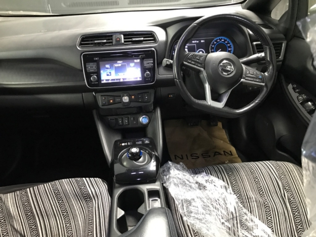 NISSAN LEAF 2017
