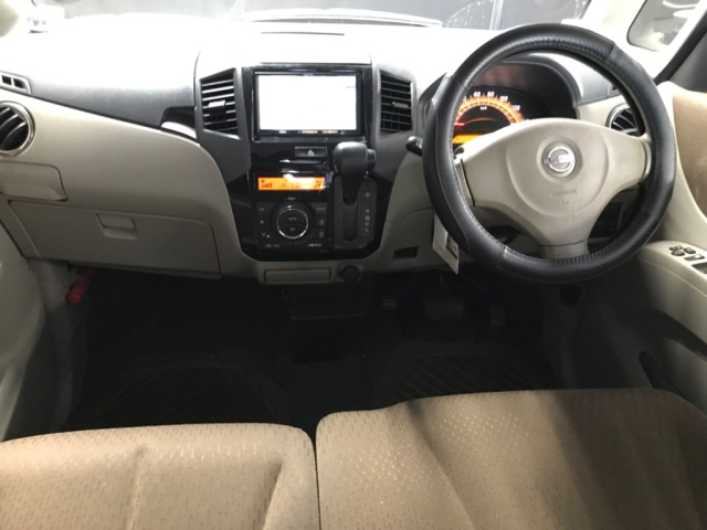 NISSAN ROOX 2010