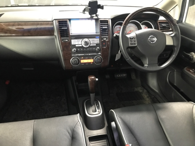 NISSAN TIIDA 2011