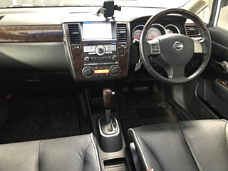 NISSAN TIIDA 2011