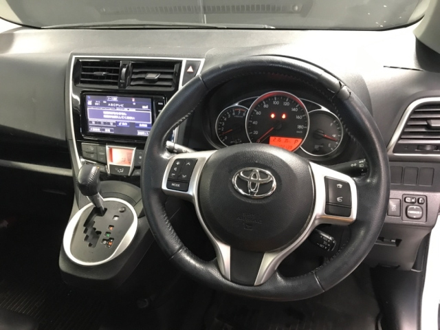 TOYOTA RACTIS 2015