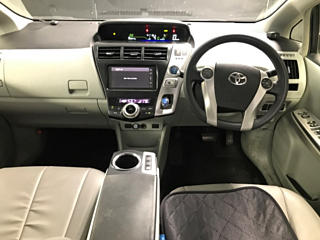 TOYOTA PRIUS ALPHA 2013