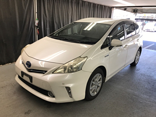TOYOTA PRIUS ALPHA 2013