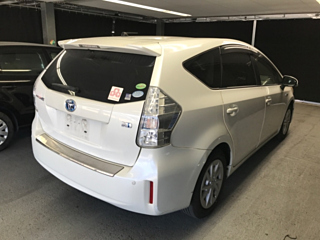 TOYOTA PRIUS ALPHA 2013