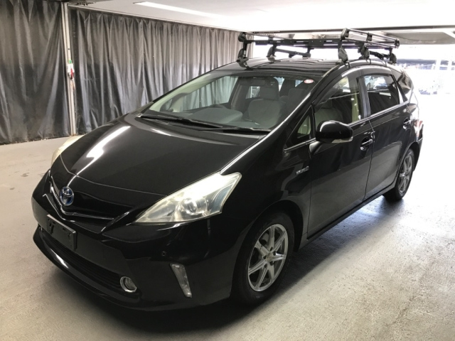 TOYOTA PRIUS ALPHA 2012