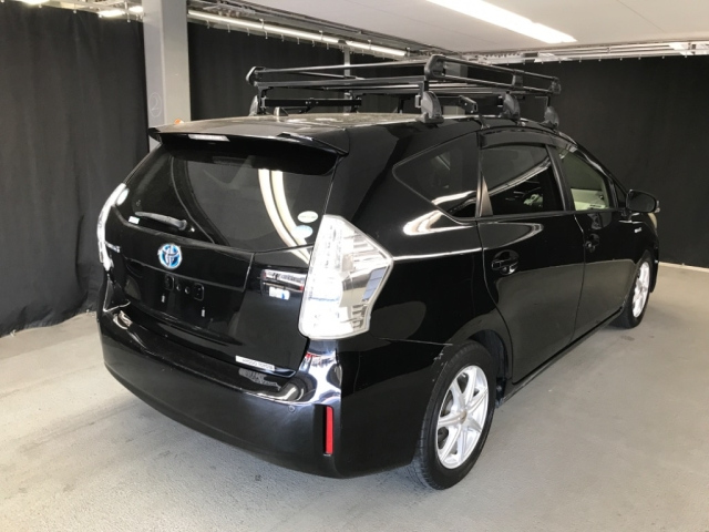 TOYOTA PRIUS ALPHA 2012