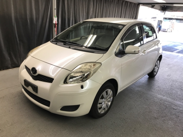 TOYOTA VITZ 2010