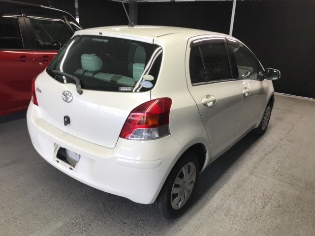 TOYOTA VITZ 2010