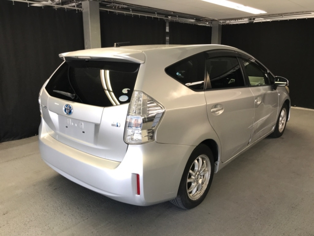 TOYOTA PRIUS ALPHA 2012