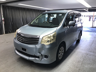TOYOTA NOAH 2011