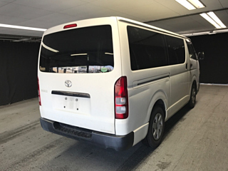 TOYOTA HIACE VAN 2011