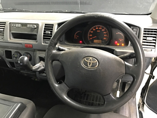 TOYOTA HIACE VAN 2011