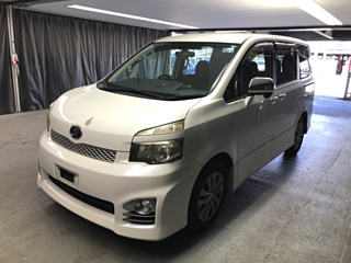 TOYOTA VOXY 2010