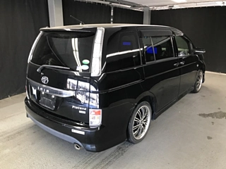 TOYOTA ISIS 2013