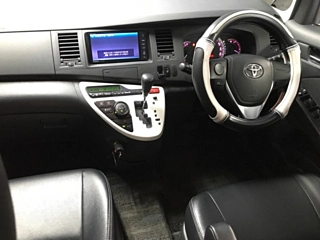 TOYOTA ISIS 2013