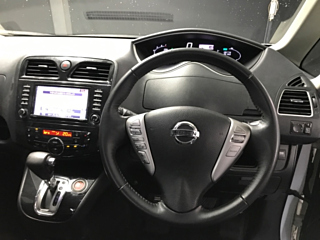 NISSAN SERENA 2010