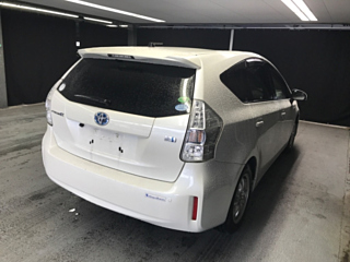 TOYOTA PRIUS ALPHA 2012