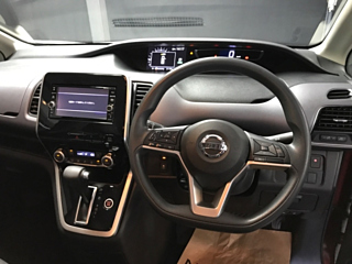 NISSAN SERENA 2017