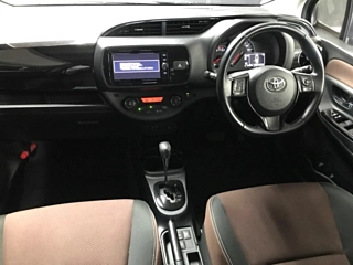 TOYOTA VITZ 2017