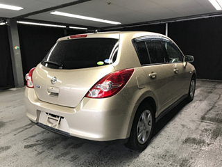 NISSAN TIIDA 2011