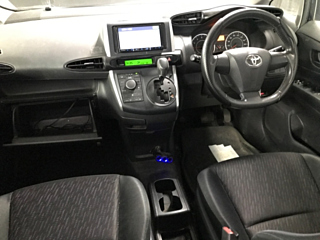 TOYOTA WISH 2010