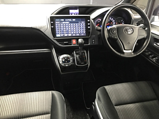 TOYOTA VOXY 2017