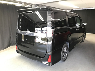 TOYOTA VOXY 2017