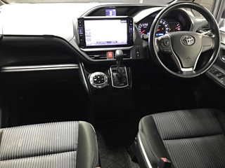 TOYOTA VOXY 2017
