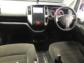 NISSAN SERENA 2010