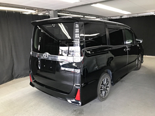 TOYOTA VOXY 2017