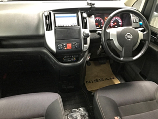 NISSAN SERENA 2010