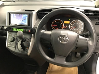 TOYOTA WISH 2010